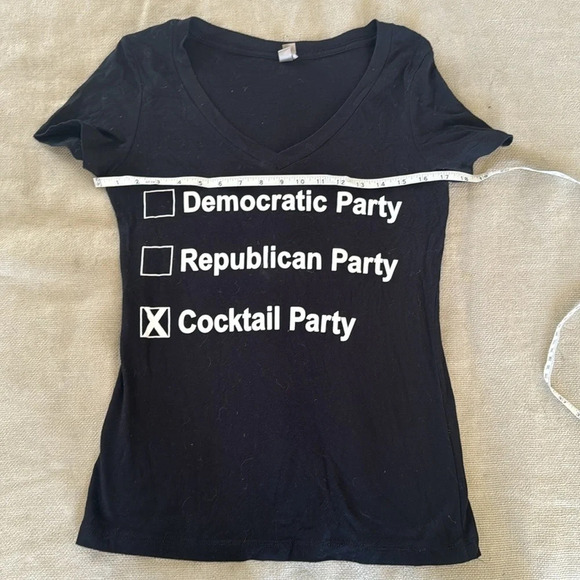 Black medium V-neck T shirt short sleeve democratic republican cocktail party - Picture 2 of 4